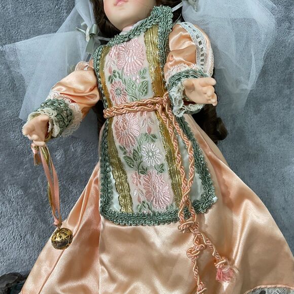 Robin Woods Camelot Series Adult Collector Dolls Lot of 2  NOT A TOY- TLC - Picture 6 of 11